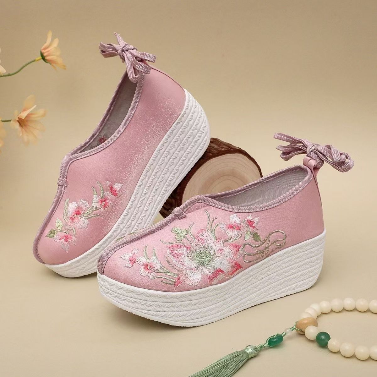 Embroidery Fabric - Damen Ethno-Stil Keilabsatz-Schuhe mit Stickerei Frühling
