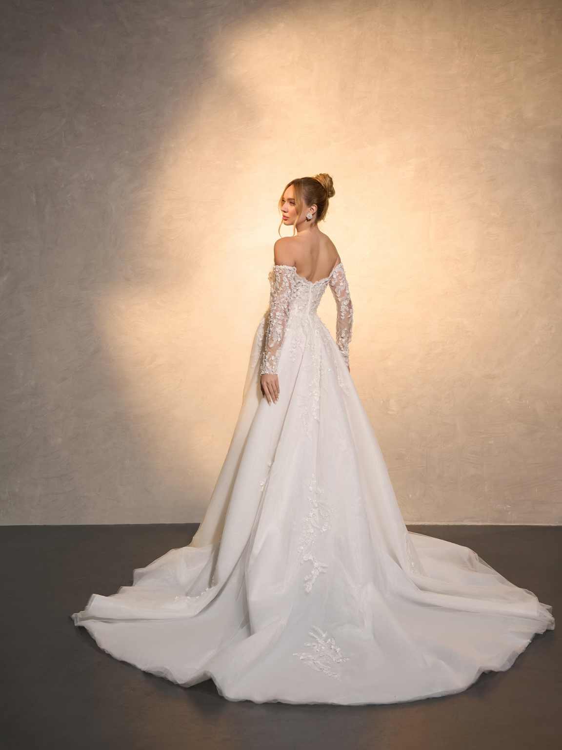 Elegantes Hochzeitskleid, A-Li – Embroidery Online Designs Bewertung und Preis