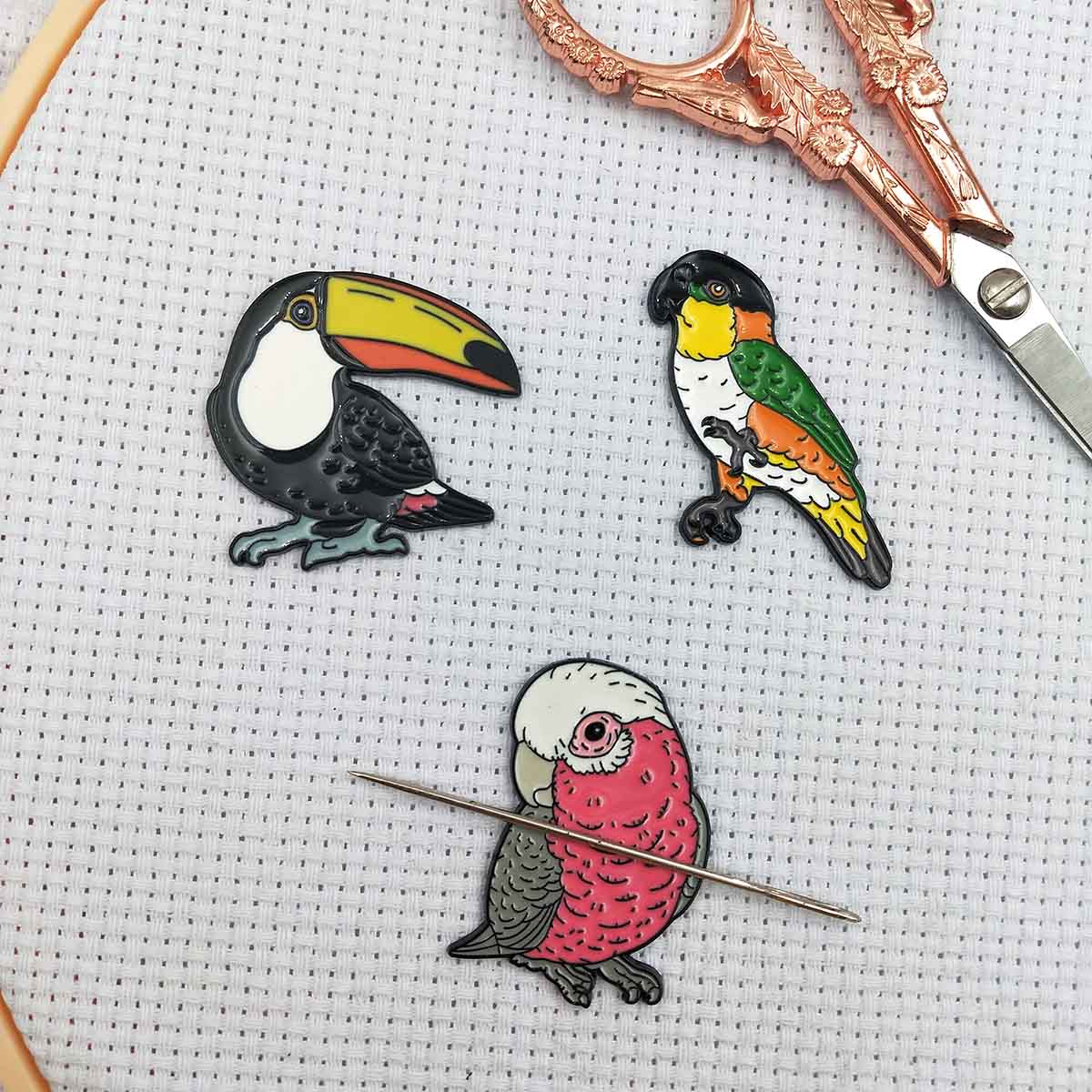 Vogelförmiger Nadelhalter mit  – Needle Minder Magnet Bewertung und Preis