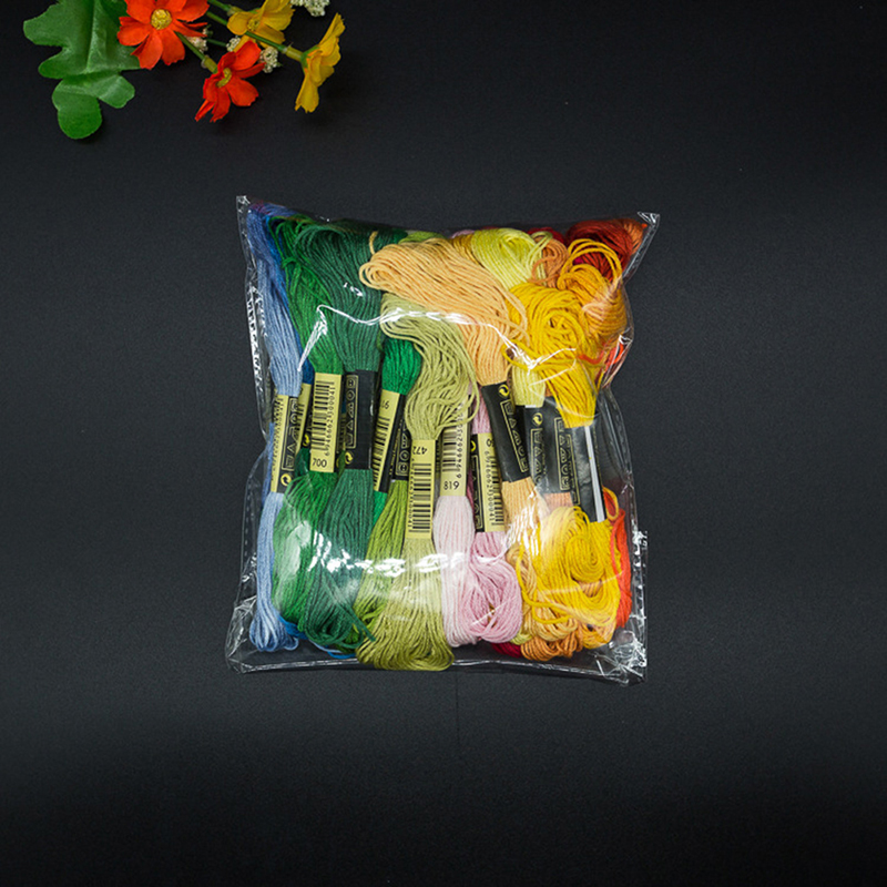 C 24/100/50 Mehrfarbige Kreuzs – Embroidery Service Bewertung und Preis